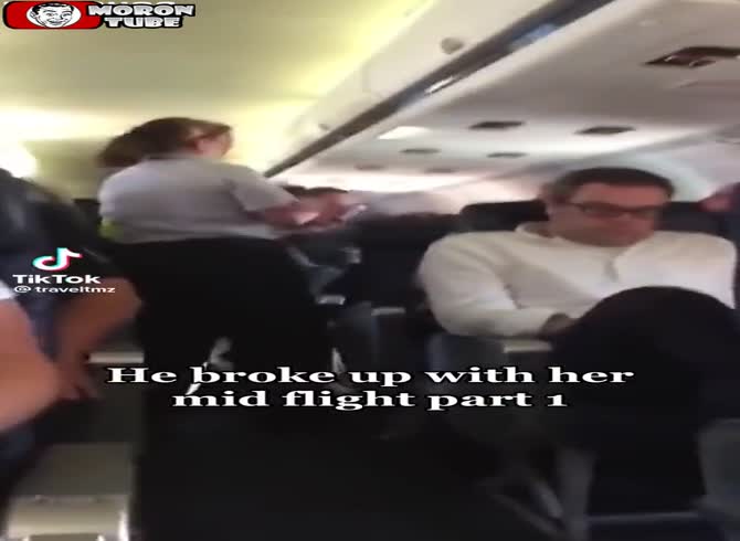 Video :Her lover leaves her on a plane, and she freaked out!